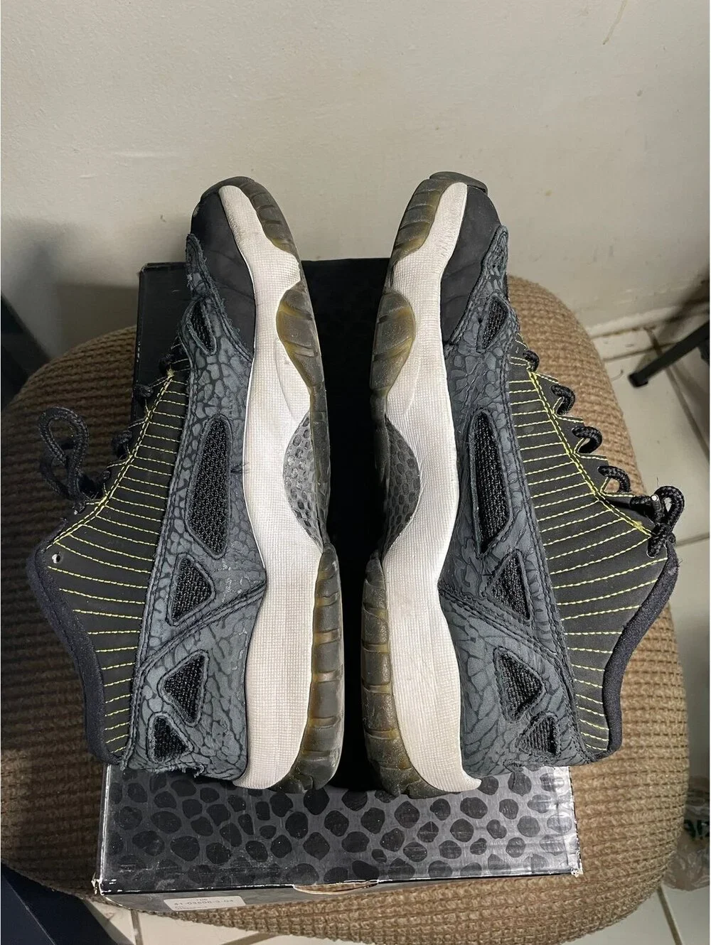 Air Jordan 11 size 10 retro IE Low Zest Preowned